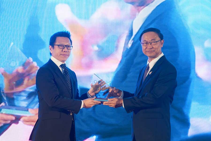 รับรางวัล STI Thailand Award 2015